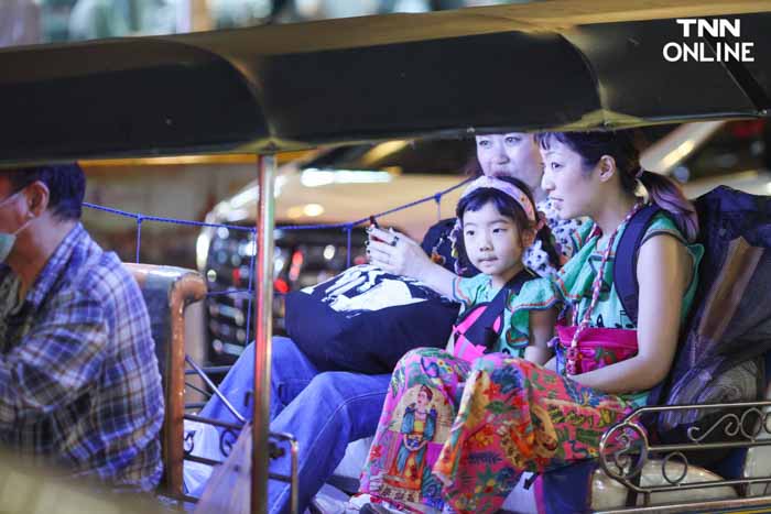 นทท.แน่นถนนเยาวราช กินสตรีทฟู้ด ตอกย้ำย่านท่องเที่ยวยอดฮิต นทท.แน่นถนนเยาวราช กินสตรีทฟู้ด ตอกย้ำย่านท่องเที่ยวยอดฮิต