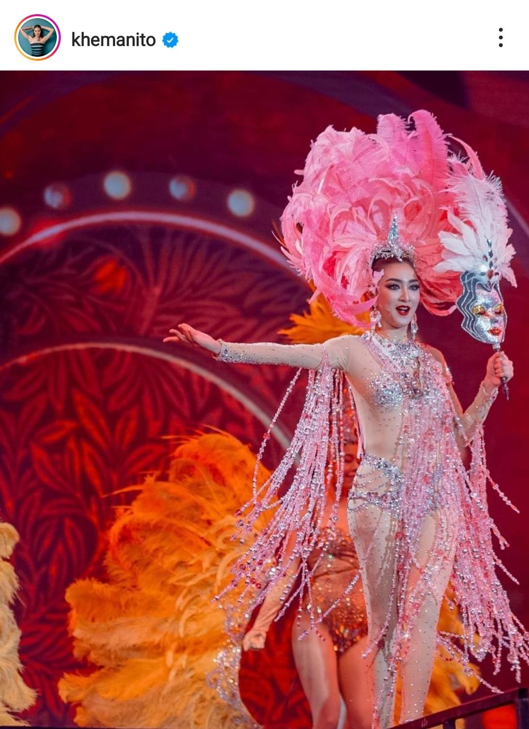 แพนเค้ก ความฝันเป็นจริง สวมชุดนางโชว์สุดอลังการ แพนเค้ก ความฝันเป็นจริง สวมชุดนางโชว์สุดอลังการ