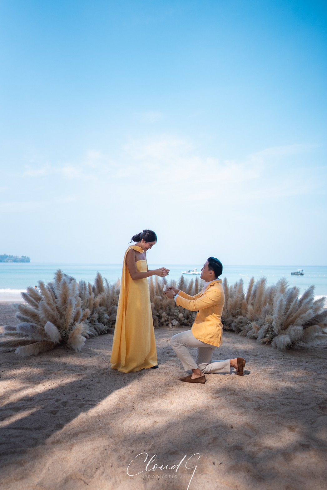 เซย์เยส! “จิ๊บ ปกฉัตร” ถูกแฟนหนุ่มเซอร์ไพรส์คุกเข่าขอแต่งงานริมชายหาด เซย์เยส! “จิ๊บ ปกฉัตร” ถูกแฟนหนุ่มเซอร์ไพรส์คุกเข่าขอแต่งงานริมชายหาด