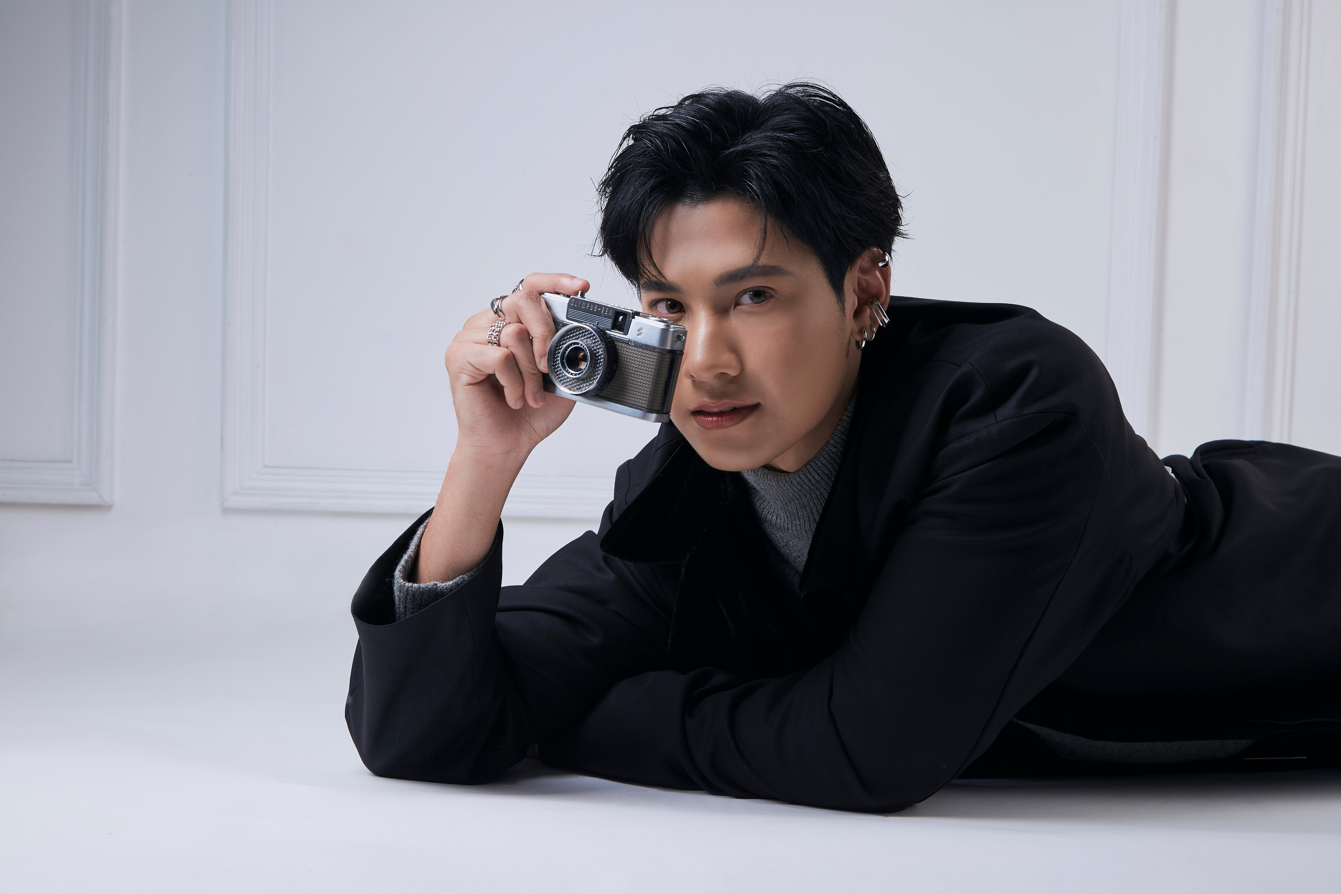 สุดพิเศษ! “สิงโต ปราชญา” ปล่อยปฏิทินแฟชั่น รับปี 2022 สุดพิเศษ! “สิงโต ปราชญา” ปล่อยปฏิทินแฟชั่น รับปี 2022