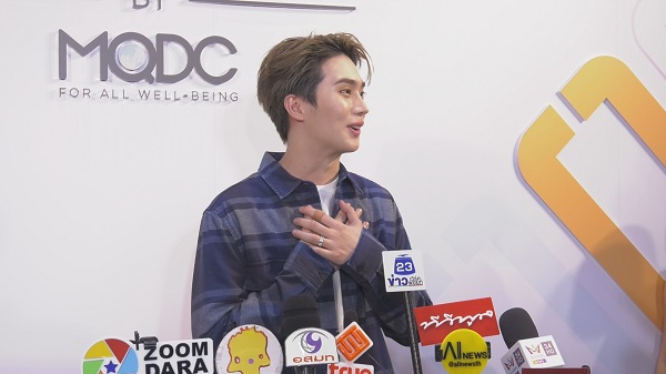 “อิน สาริน” ยืนยันไร้ปัญหาสองคู่จิ้น หลังปฏิเสธการถ่ายรูป (มีคลิป) “อิน สาริน” ยืนยันไร้ปัญหาสองคู่จิ้น หลังปฏิเสธการถ่ายรูป (มีคลิป)