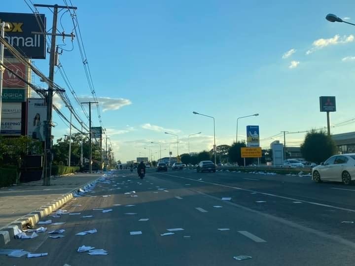 มาจากไหน? เอกสารสำคัญหล่นเกลื่อนถนน หวั่นมิจฉาชีพนำไปใช้ผิดกม.