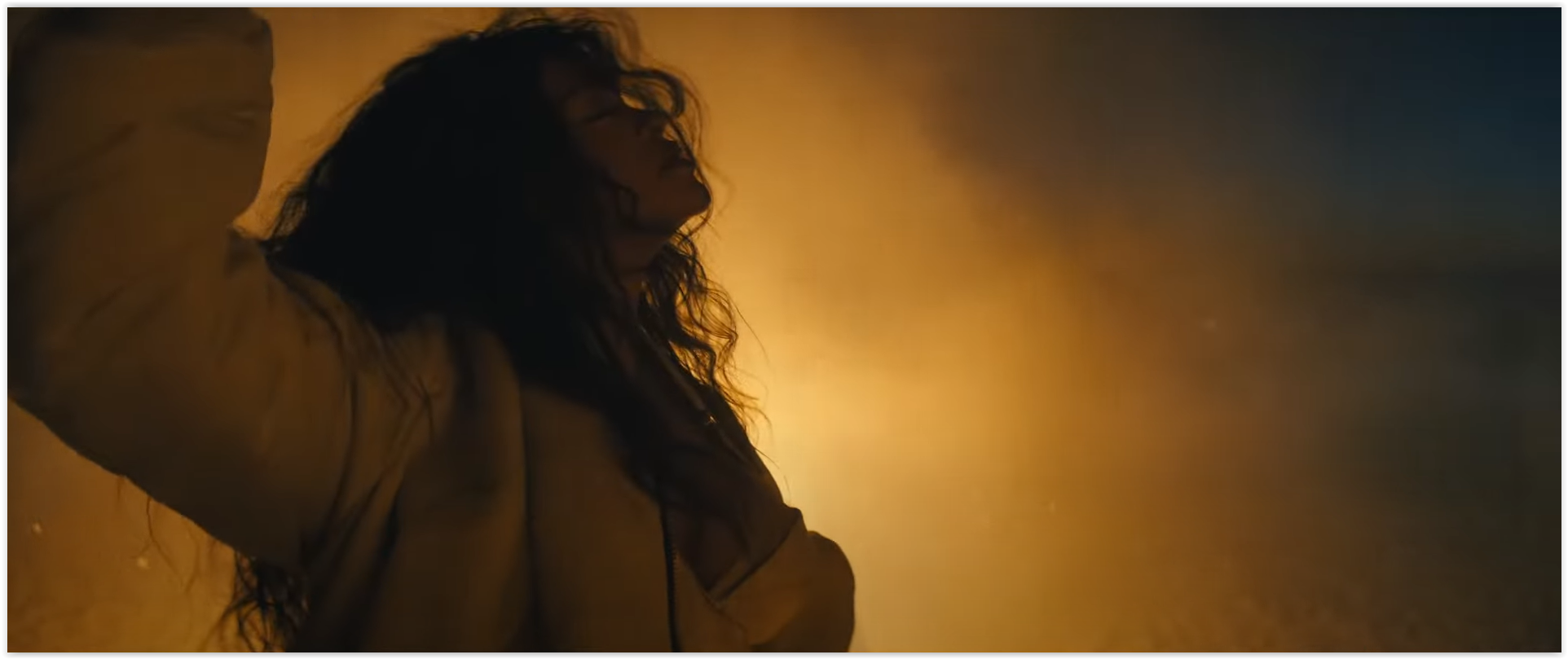 “Rihanna” เปิดตัว MV งานเดี่ยวเพลงแรกในรอบ 6 ปี “Lift Me Up”