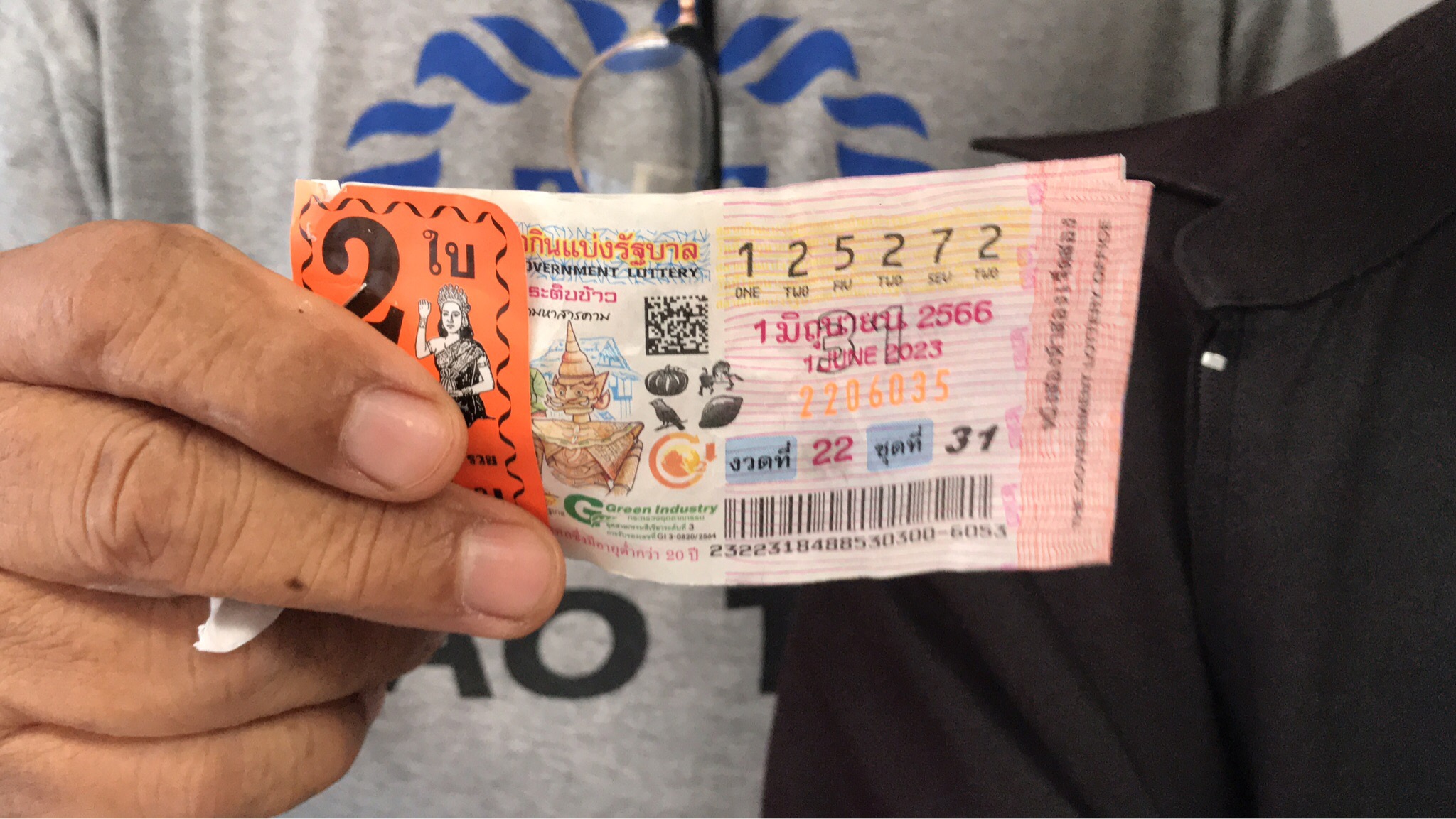 รางวัลที่ 1 โผล่ร้อยเอ็ด! จนท.โรงพยาบาลดวงเฮงถูกหวย 12 ล้าน