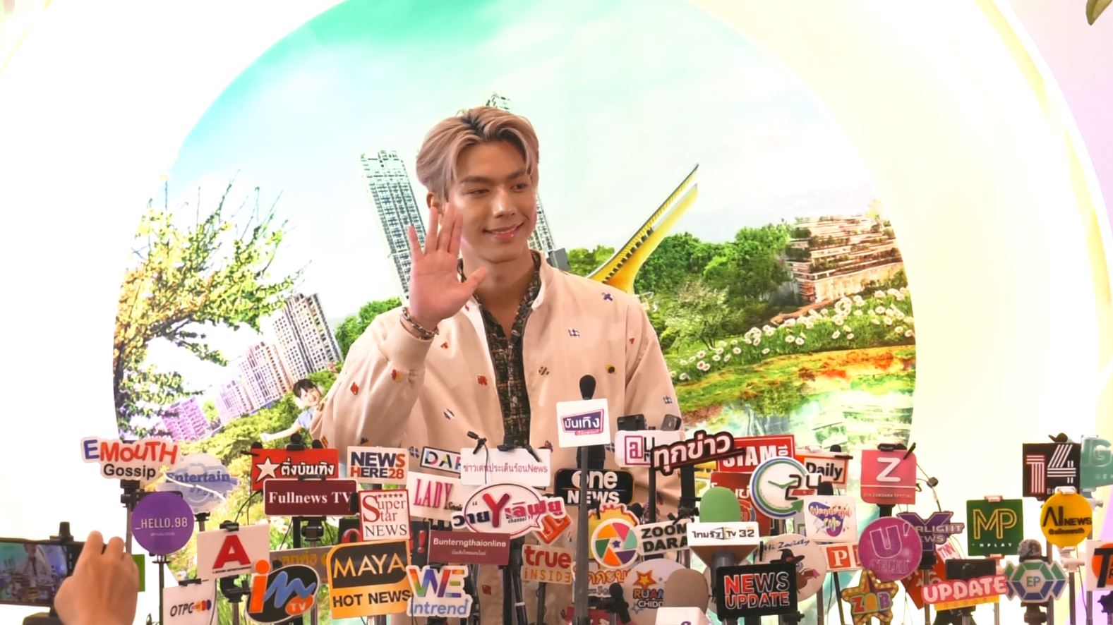 ไบร์ท นรภัทร เปย์หนัก ซื้อที่ภูเขาทั้งลูกให้คุณพ่อ! ไบร์ท นรภัทร เปย์หนัก ซื้อที่ภูเขาทั้งลูกให้คุณพ่อ!