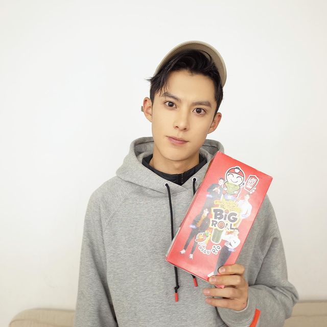 ฮอตสุดครึ่งปีแรก!! ‘ดีแลน หวัง - เซียวจ้าน - หวังอี้ป๋อ’ คนดังถูกสืบค้นมากสุดบน Weibo ฮอตสุดครึ่งปีแรก!! ‘ดีแลน หวัง - เซียวจ้าน - หวังอี้ป๋อ’ คนดังถูกสืบค้นมากสุดบน Weibo