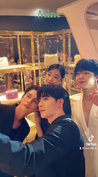 ซุปตาร์ไทยล้นงาน!! 'ไบร์ท-ซี-นุนิว' ฉลอง 75 ปีเครื่องประดับในตำนานแบรนด์ BVLGARI ซุปตาร์ไทยล้นงาน!! 'ไบร์ท-ซี-นุนิว' ฉลอง 75 ปีเครื่องประดับในตำนานแบรนด์ BVLGARI