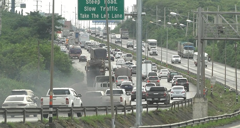 ถนนมิตรภาพ ปากช่อง รถเต็มทุกช่องทาง ปชช.เข้ากรุงกลับมาลุยงานต่อ!