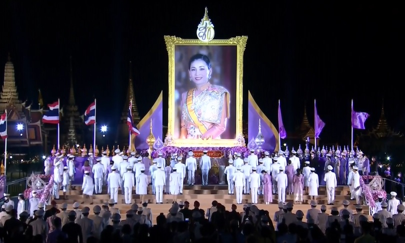 นายกฯ นำจุดเทียนถวายพระพรชัยมงคล วันเฉลิมพระชนมพรรษา สมเด็จพระนางเจ้าฯ พระบรมราชินี