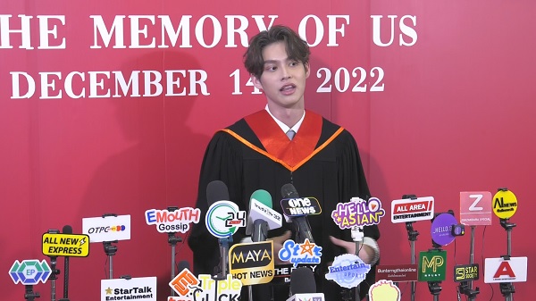 ไบร์ท วชิรวิชญ์ ปลื้ม แฟนคลับจัดเต็มร่วมยินดีรับปริญญา    (มีคลิป)