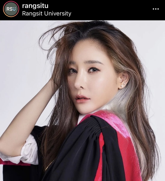 แตงโม นิด้า คว้าปริญญาตรี ภายใน 2 ปี เชื่อว่าพ่อต้องภูมิใจ 