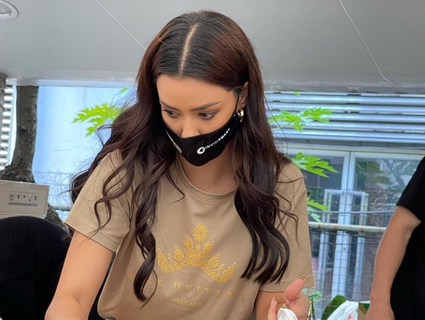 ปุ้ย ปิยาภรณ์ ชวน อแมนด้า-พรฟ้า แพคสิ่งของ พร้อมทำข้าวกล่องให้บุคลากรทางการแพทย์ ปุ้ย ปิยาภรณ์ ชวน อแมนด้า-พรฟ้า แพคสิ่งของ พร้อมทำข้าวกล่องให้บุคลากรทางการแพทย์