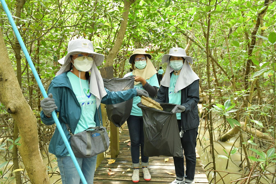 CPF รวมพลังพนักงานจิตอาสา เก็บขยะชายหาดและพื้นที่ป่าชายเลน ร่วมปกป้องท้องทะเล CPF รวมพลังพนักงานจิตอาสา เก็บขยะชายหาดและพื้นที่ป่าชายเลน ร่วมปกป้องท้องทะเล