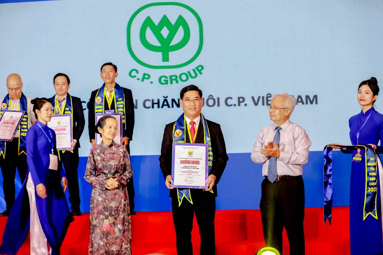 ซี.พี. เวียดนาม คว้ารางวัลสินค้าเวียดนามคุณภาพสูง ประจำปี 2023