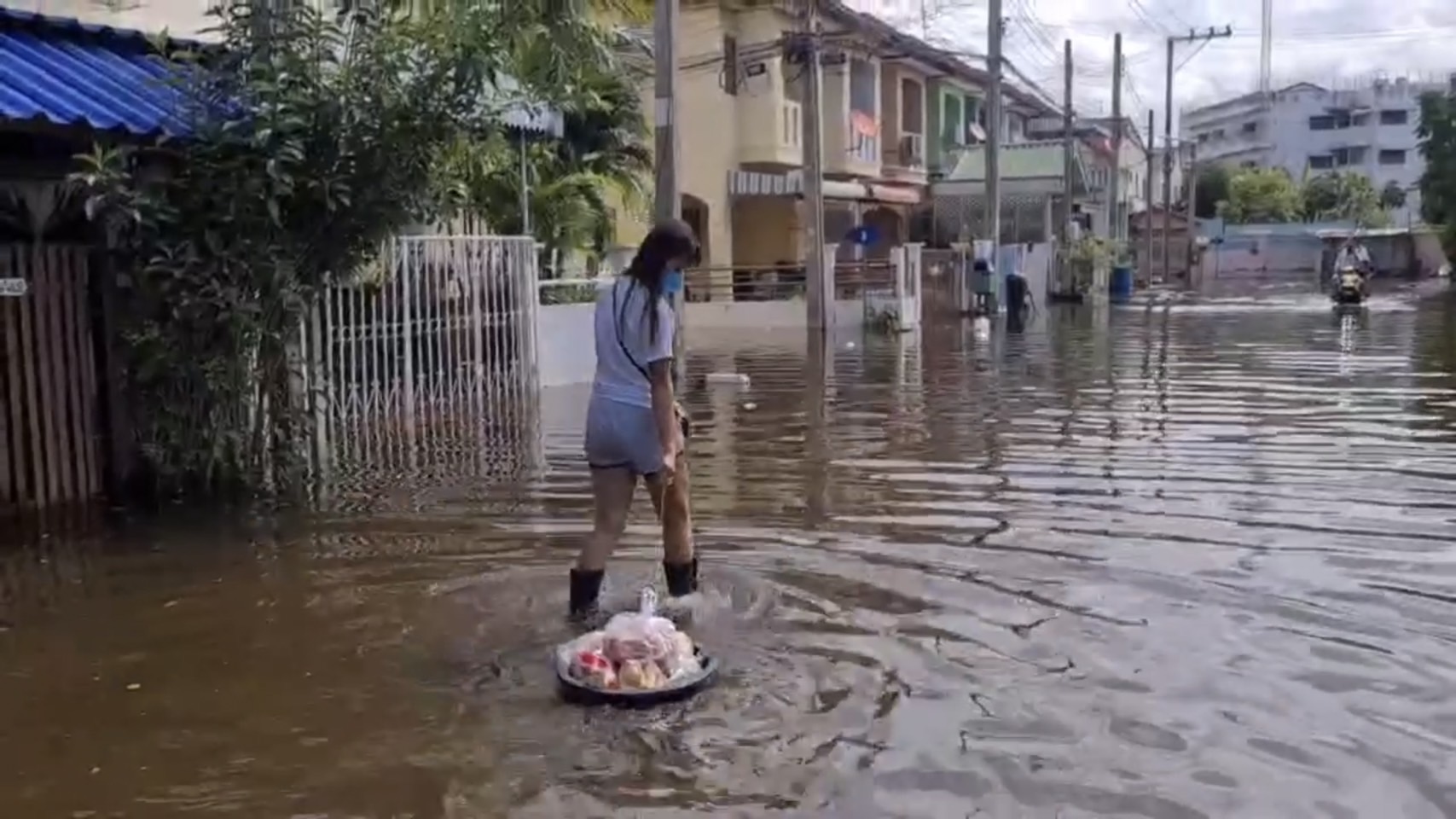 นนทบุรีพบ 3 หมู่บ้านดัง ถูกน้ำท่วม ชาวบ้านเดือดร้อนหนัก