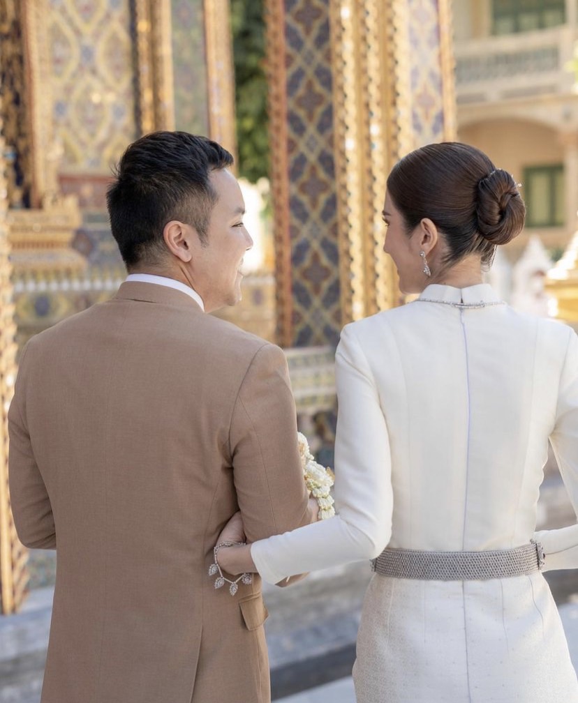 มงคลชีวิต เนย ปภาดา ควงว่าที่เจ้าบ่าวเข้ารับพระราชทานน้ำพระพุทธมนต์ มงคลชีวิต เนย ปภาดา ควงว่าที่เจ้าบ่าวเข้ารับพระราชทานน้ำพระพุทธมนต์
