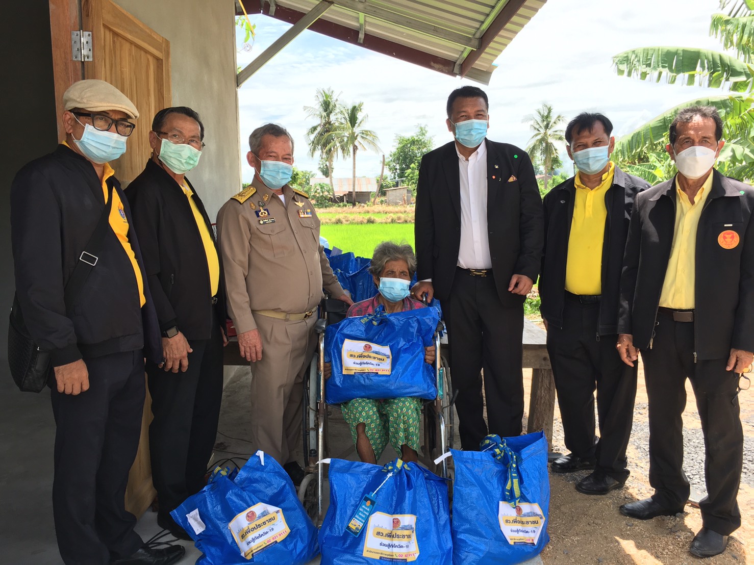 สว.สร้างบ้านมอบรอยยิ้มสู่ชุมชนให้หญิงพิการวัย 70 ปี และครอบครัวบ้านไฟไหม้