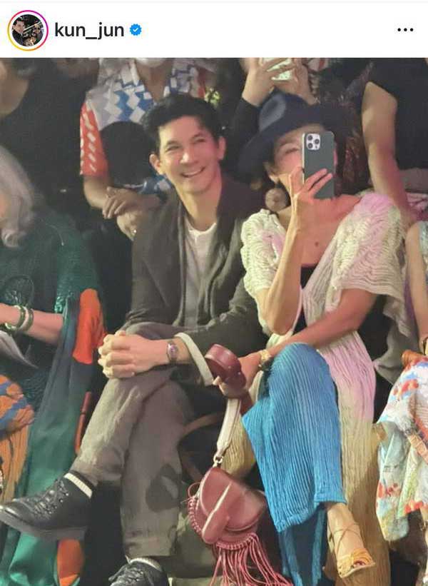 เคน-หน่อย เชียร์ติดขอบ! ลูกชายขึ้นเวทีแฟชั่นโชว์ โตเป็นหนุ่มแล้วหล่อเท่แพ็คคู่ เคน-หน่อย เชียร์ติดขอบ! ลูกชายขึ้นเวทีแฟชั่นโชว์ โตเป็นหนุ่มแล้วหล่อเท่แพ็คคู่