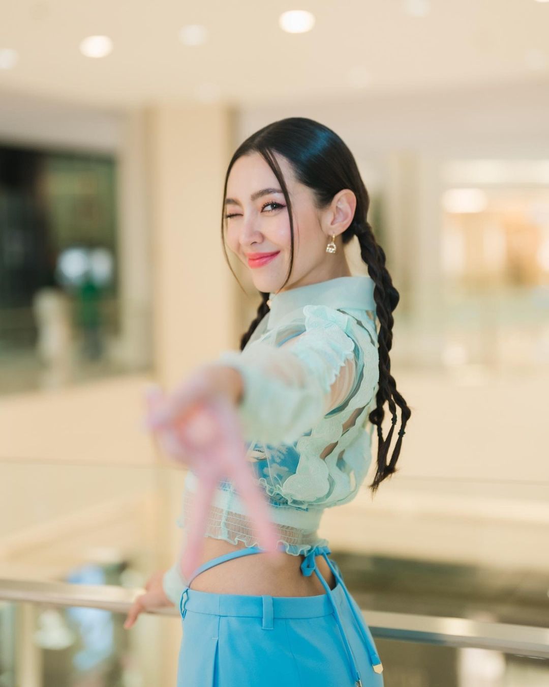 “เบลล่า ราณี” ออกงานแรกหลังเจอข่าวดราม่าแก๊งนางเอก ม.ม้า (มีคลิป) “เบลล่า ราณี” ออกงานแรกหลังเจอข่าวดราม่าแก๊งนางเอก ม.ม้า (มีคลิป)