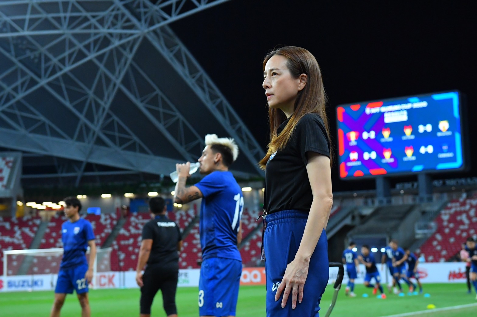 รวมภาพ 'มาดามแป้ง' กับทบาท 'ผจก.ทีมชาติไทย' นัดเอาชนะเวียดนาม 2-0