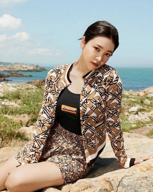 ‘มินนี่ (G)I-DLE’ ฮอตได้โล่!! ประชันดาราไอดอลกิมจิ ร่วมอีเวนต์แบรนด์หรู