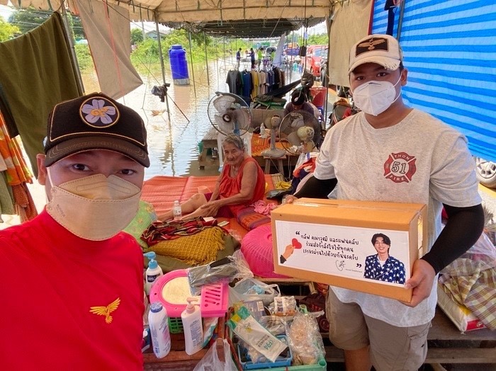 กลัฟ คณาวุฒิ ผุดโครงการ กลัฟแชริตี้ ส่งกล่องปันน้ำใจช่วยผู้เดือดร้อน กลัฟ คณาวุฒิ ผุดโครงการ กลัฟแชริตี้ ส่งกล่องปันน้ำใจช่วยผู้เดือดร้อน