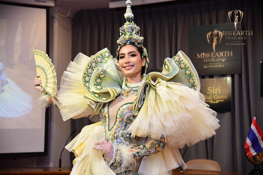 ใบตอง จรีรัตน์ โชว์ชุดประจำชาติ พร้อมชิงเวทีมิสเอิร์ธ 2021 ใบตอง จรีรัตน์ โชว์ชุดประจำชาติ พร้อมชิงเวทีมิสเอิร์ธ 2021