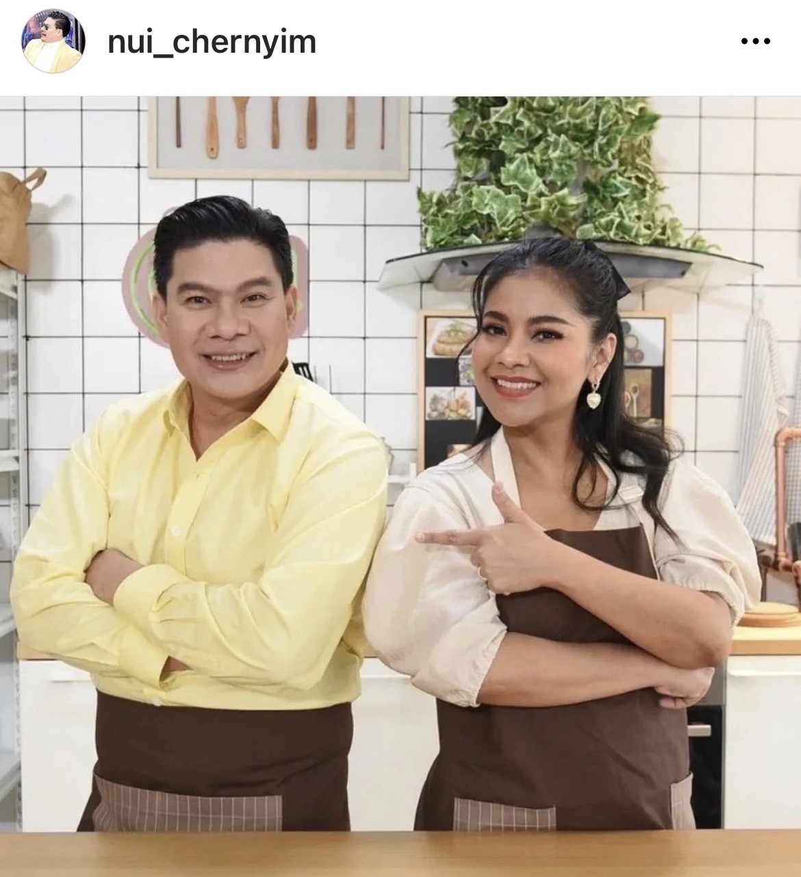 นุ้ย เชิญยิ้ม โล่งใจ! ยังไม่ต้องผ่าตัด หลังหมอนัดดูอาการหมอนรองกระดูกคอเสื่อม นุ้ย เชิญยิ้ม โล่งใจ! ยังไม่ต้องผ่าตัด หลังหมอนัดดูอาการหมอนรองกระดูกคอเสื่อม