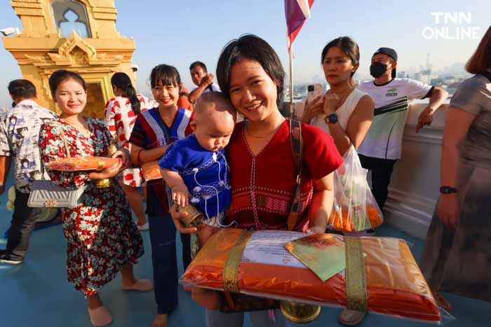 ทำบุญปีใหม่ 2567 นทท.ร่วมตักบาตรชมแสงแรกบนยอดภูเขาทอง ทำบุญปีใหม่ 2567 นทท.ร่วมตักบาตรชมแสงแรกบนยอดภูเขาทอง