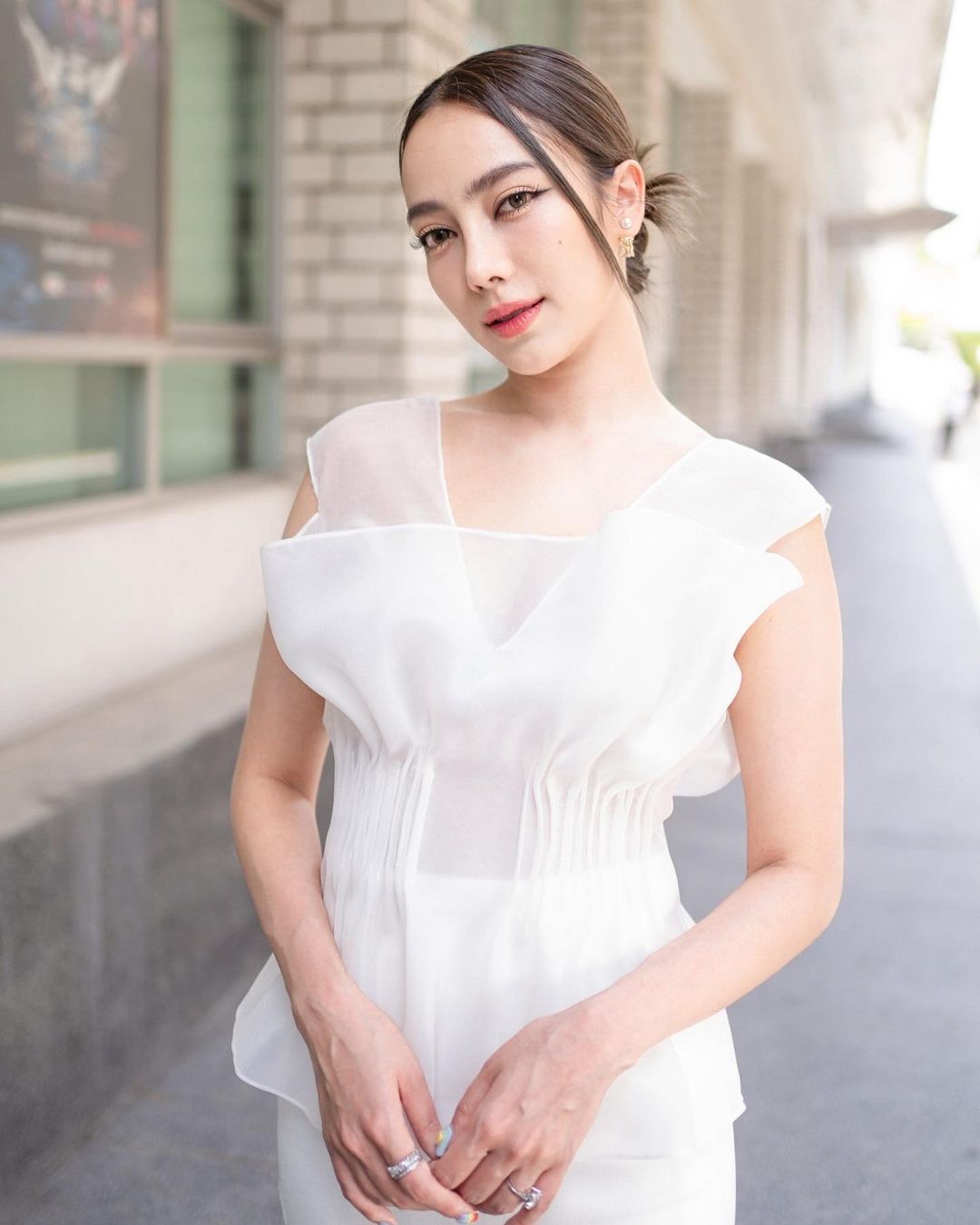 “เปรี้ยว-ไบร์ท” เจอผลกระทบเดินทางทำงานช่วงหน้าฝน (มีคลิป)