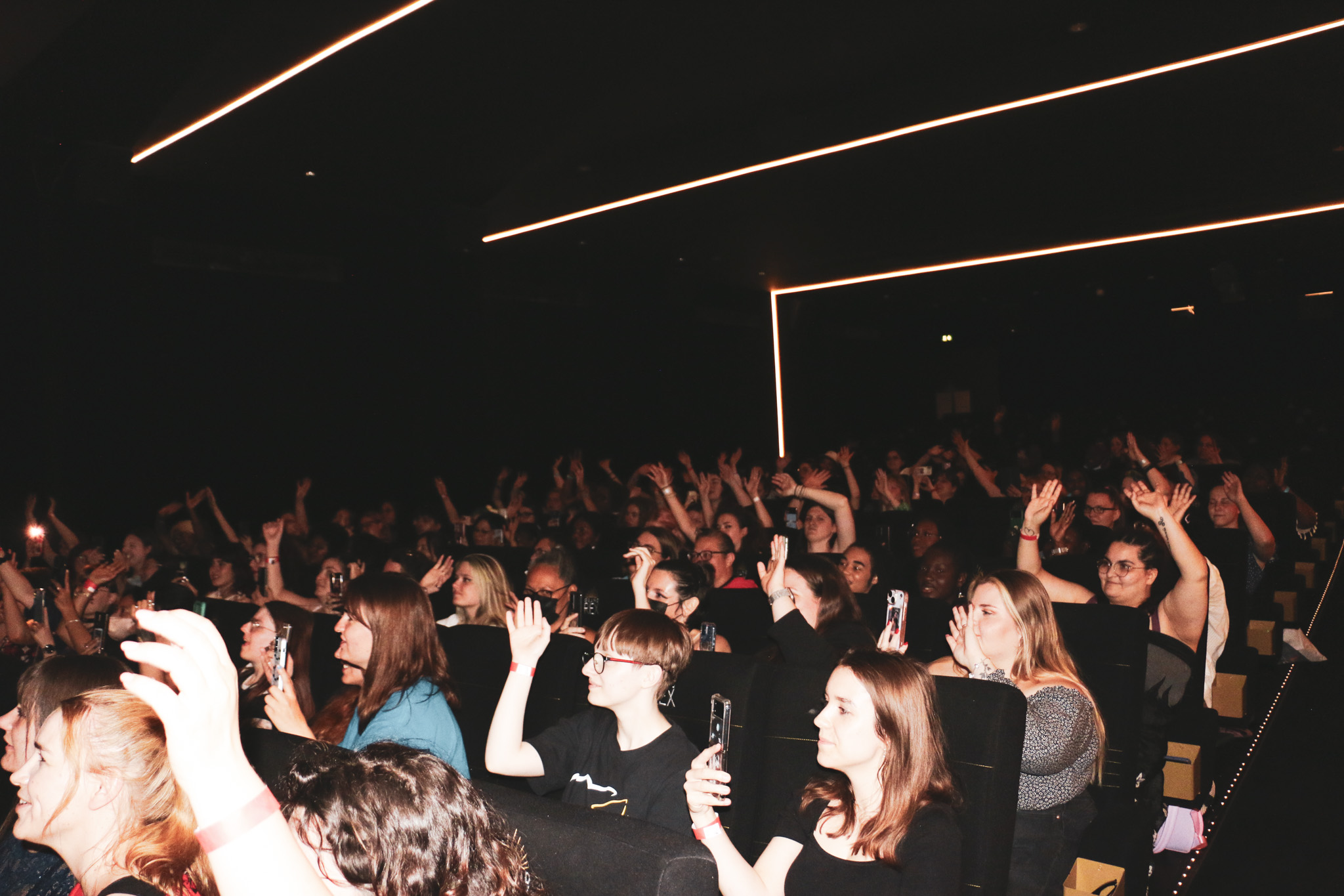 'มอส-แบงค์' เสิร์ฟฟิน!! ลัดฟ้าจัดแฟนมีตคู่ครั้งแรกที่ปารีส แฟนอินเตอร์เพียบ 'มอส-แบงค์' เสิร์ฟฟิน!! ลัดฟ้าจัดแฟนมีตคู่ครั้งแรกที่ปารีส แฟนอินเตอร์เพียบ