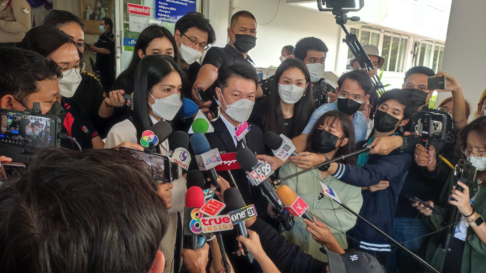 อัยการ เผยเหตุเลื่อนสั่งคดี แตงโม ทนาย กระติก-แซน ขอบคุณ อัจฉริยะ ตรวจสอบเรื่องคุณแม่