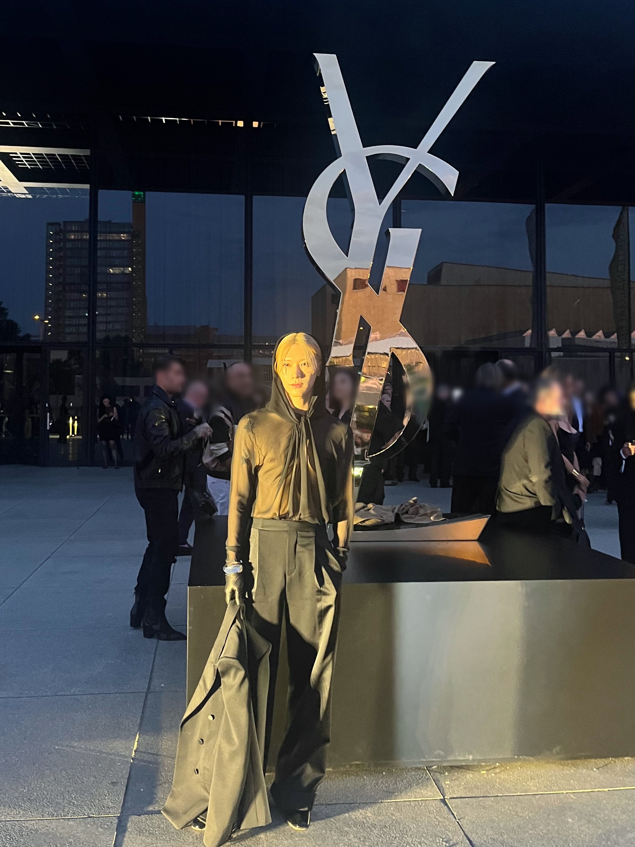 ฮอตทะลุล้านทวีต!! 'เตนล์ ชิตพล’ เซ็กซี่ซีทรูร่วมชมแฟชั่นโชว์ที่เบอร์ลินกับ 'มาร์ค ต้วน - คิตตี้ ชิชา' ฮอตทะลุล้านทวีต!! 'เตนล์ ชิตพล’ เซ็กซี่ซีทรูร่วมชมแฟชั่นโชว์ที่เบอร์ลินกับ 'มาร์ค ต้วน - คิตตี้ ชิชา'