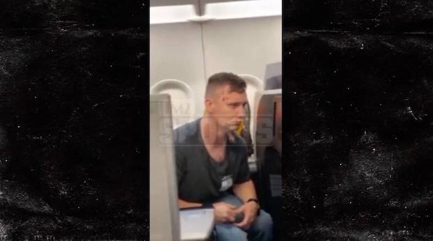 รัวหมัดใส่กลางเวหา!! ‘ไมค์ ไทสัน’ สุดทนเจอเกรียนรบกวนความสงบบนเครื่องบิน (มีคลิป)