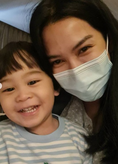 ป่วยทั้งครอบครัว! อี๊ฟ พุทธธิดา แจ้งข่าวลูกชายติดโควิด-19
