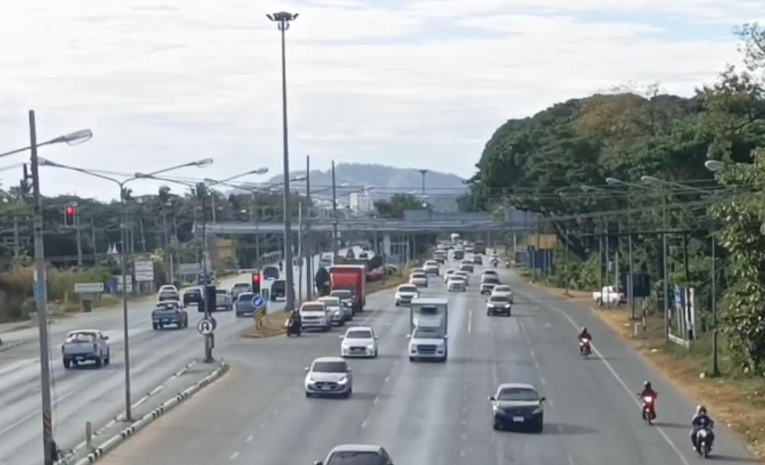 เช็กสภาพจราจรสายเหนือ-อีสาน-ล่องใต้ รถเริ่มหนาแน่นรับคนกลับบ้านปีใหม่