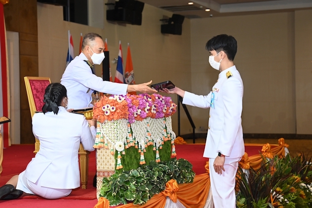 ยินดี!! 'มิกซ์ สหภาพ - อิสร์ อิสรพงศ์’ เข้ารับพระราชทานรางวัลเนื่องในวันเยาวชนแห่งชาติ