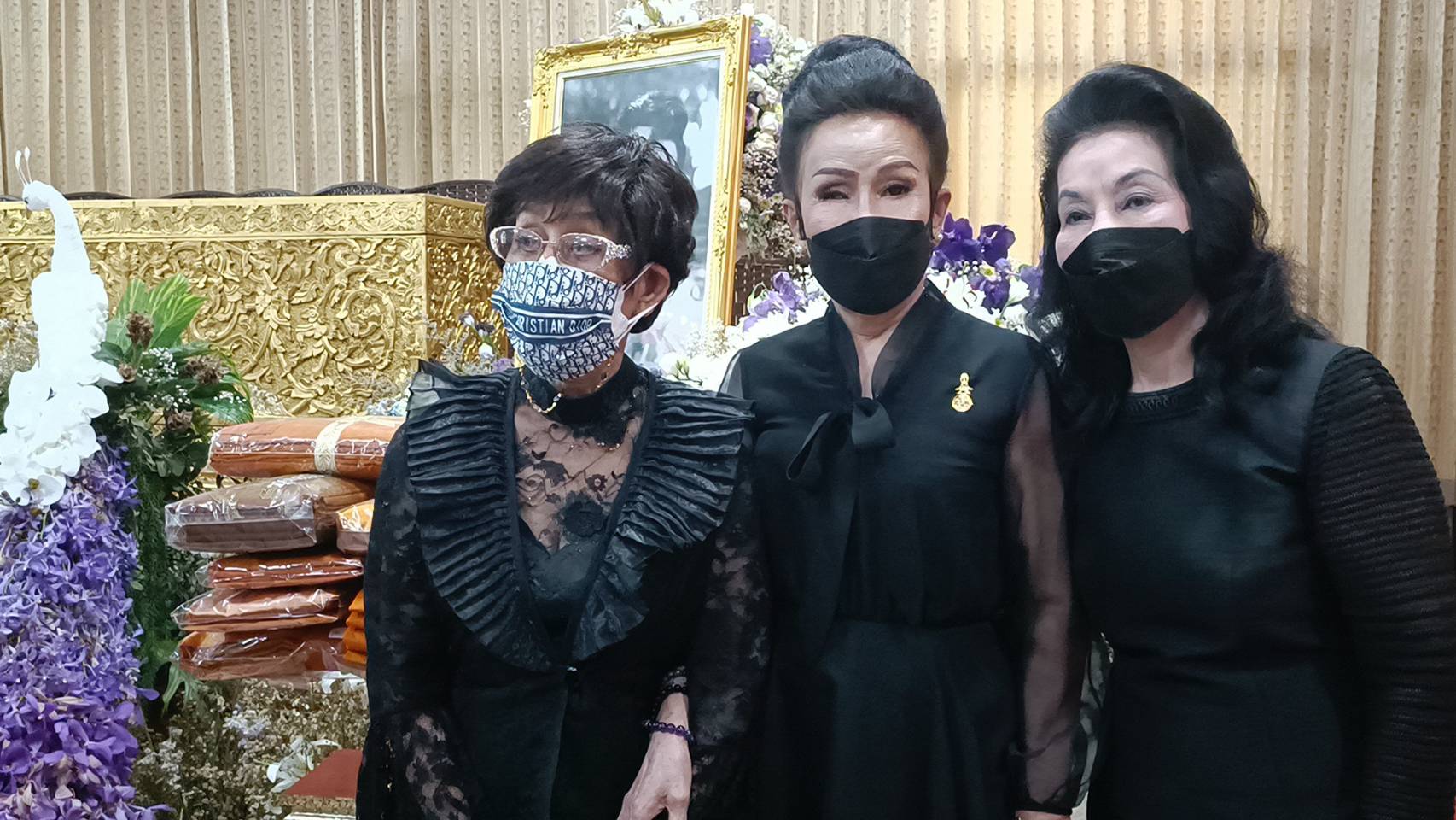 บรรยากาศพิธีสวดพระอภิธรรม สมบัติ เมทะนี คืนสุดท้าย บรรยากาศพิธีสวดพระอภิธรรม สมบัติ เมทะนี คืนสุดท้าย