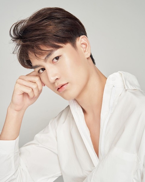 ทำความรู้จัก! ทอยทอย ธนภัทร หนุ่มหล่อชื่อดัง จากซีรีส์วาย ทำความรู้จัก! ทอยทอย ธนภัทร หนุ่มหล่อชื่อดัง จากซีรีส์วาย