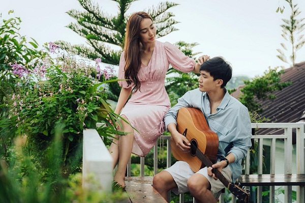 “น้ำตาล พิจักขณา” แฮปปี้รักมั่นคง 10 ปี “ไผ่ พาทิศ” (มีคลิป)