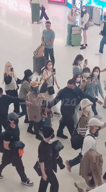 เด็กหลงถึงไทยแล้ว!! 8 หนุ่ม 'Stray Kids' พร้อมระเบิดฟอร์มเวิลด์ทัวร์ไทย 2-3 ก.พ.นี้ เด็กหลงถึงไทยแล้ว!! 8 หนุ่ม 'Stray Kids' พร้อมระเบิดฟอร์มเวิลด์ทัวร์ไทย 2-3 ก.พ.นี้