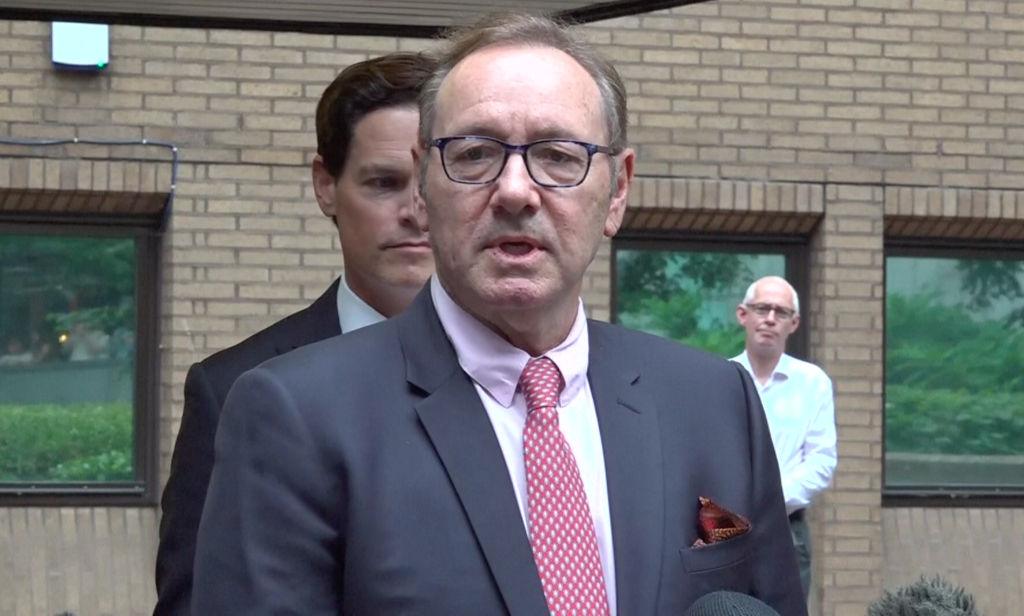 พ้นมลทิน!! 'เควิน สเปซีย์' ดาราออสการ์ ชนะคดีฉาวทางเพศทั้งสหรัฐ-อังกฤษ พ้นมลทิน!! 'เควิน สเปซีย์' ดาราออสการ์ ชนะคดีฉาวทางเพศทั้งสหรัฐ-อังกฤษ