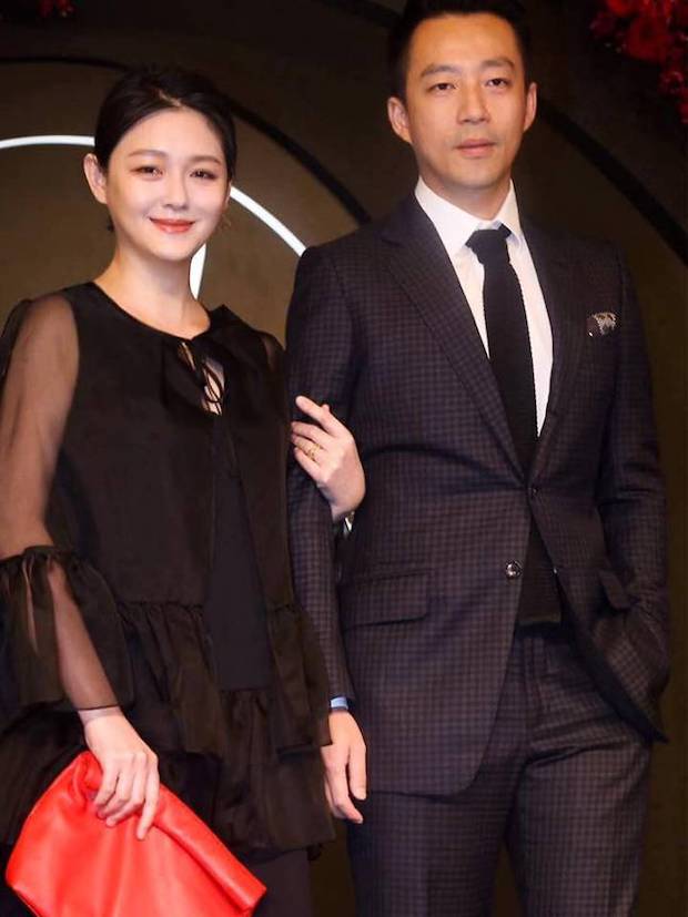 แม่ยายไม่ปลื้ม?!! สื่อจีนตีข่าวแม่ของ ‘ต้าเอส’ ไม่ยอมรับเขยใหม่ดีเจเกาหลี แม่ยายไม่ปลื้ม?!! สื่อจีนตีข่าวแม่ของ ‘ต้าเอส’ ไม่ยอมรับเขยใหม่ดีเจเกาหลี