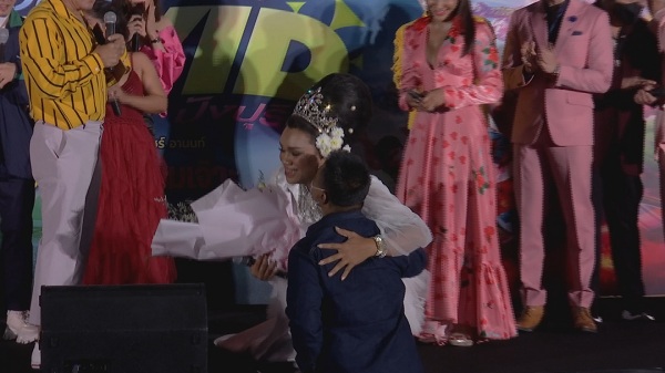 แม่หญิงลี พร้อมคืนยศให้ เจ้าหลวงตูน ยืนยันไม่เลิกแล้ว  (มีคลิป)