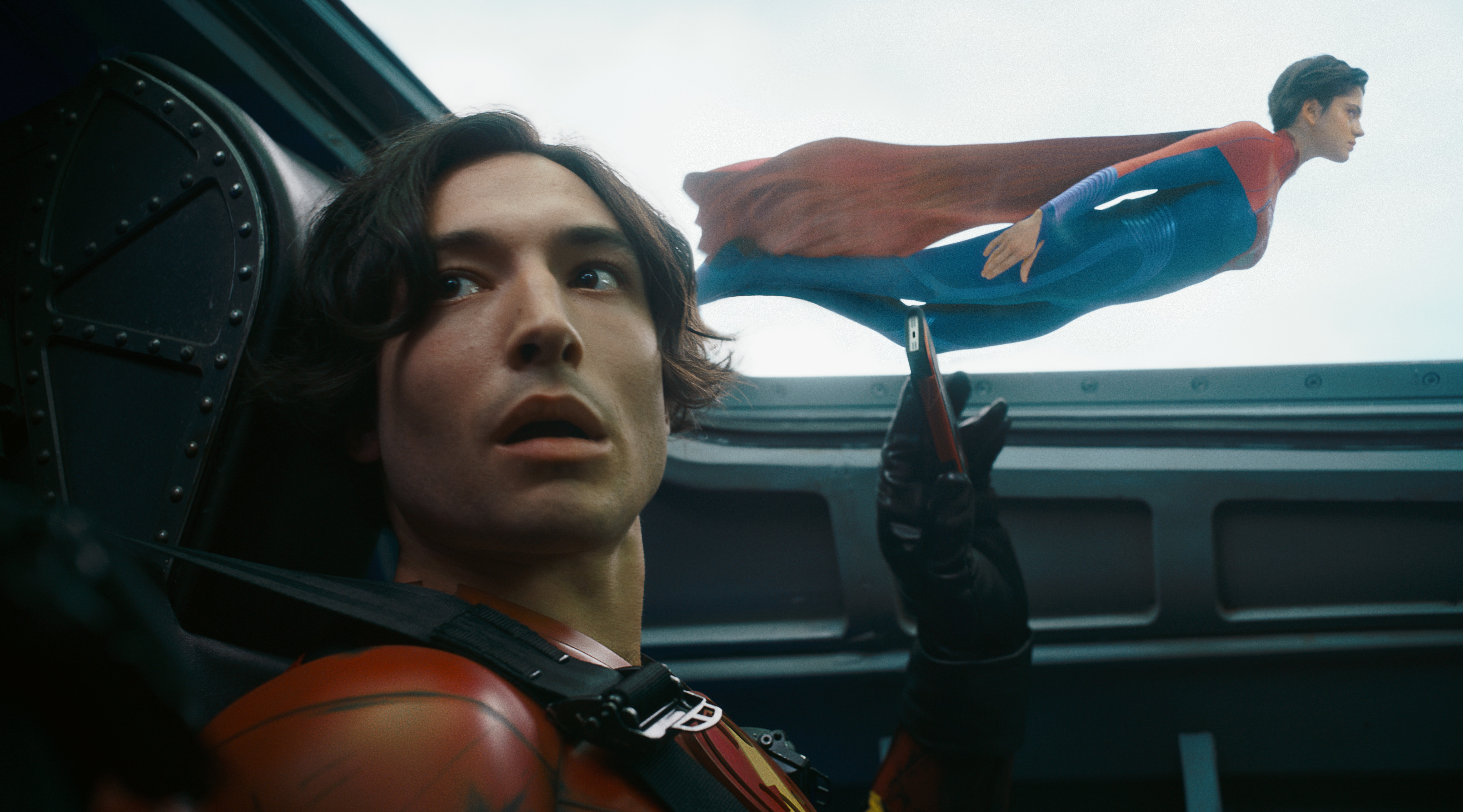 Ezra Miller กำลังบำบัดจิต ยืนยันความสัมพันธ์กองถ่าย The Flash ไม่มีปัญหา