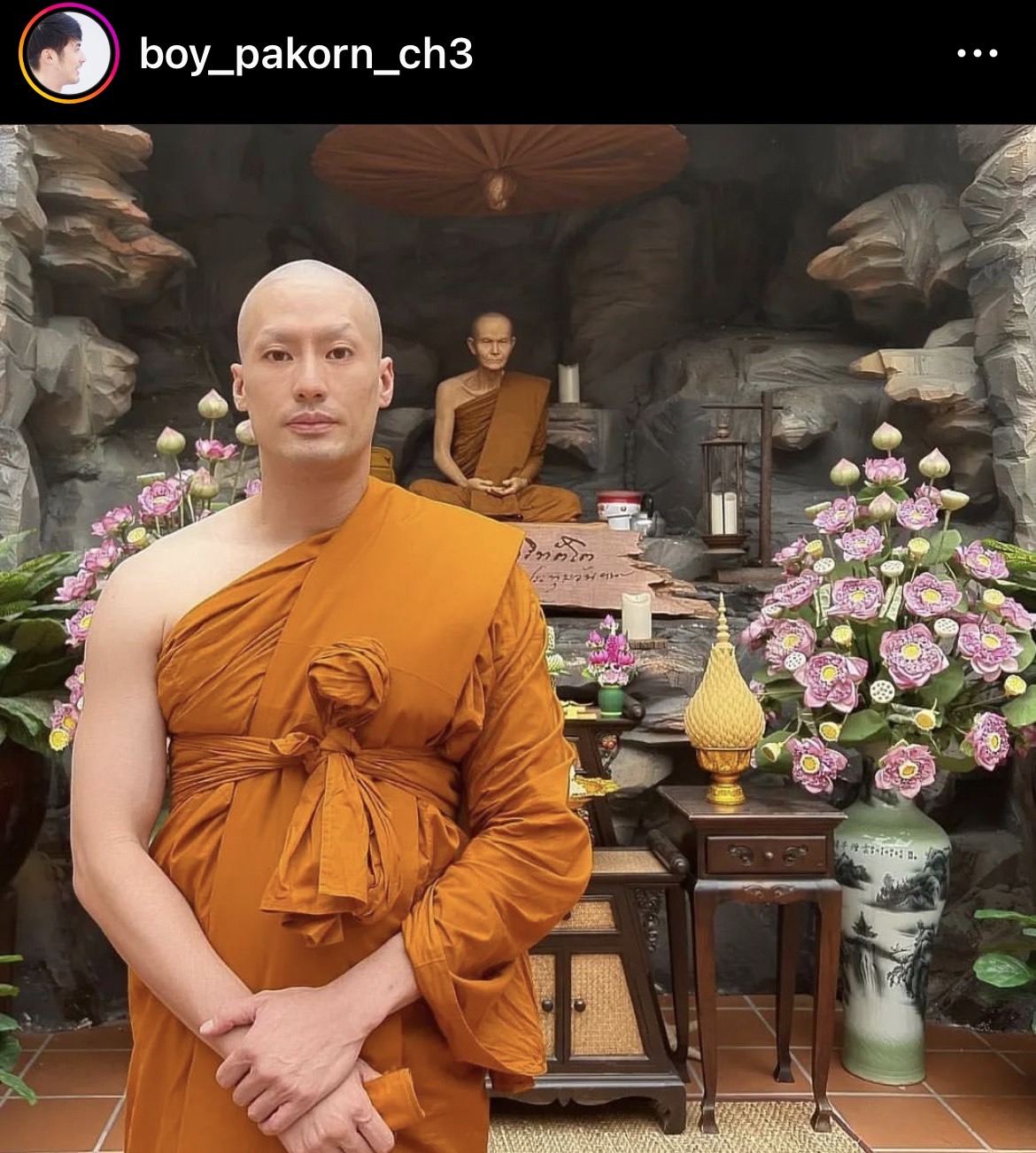 เฟย์ ร่วมอนุโมทนาบุญ ถือหมอนงานบวช พระบอย 