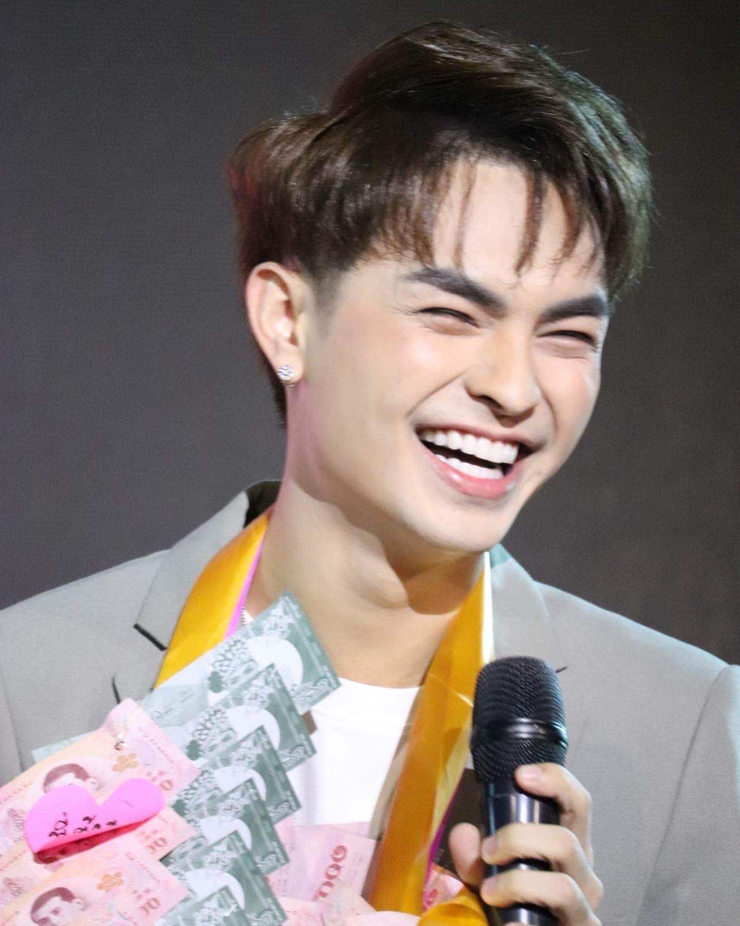 ศรราม น้ำเพชร แจงกรณีร้านชาบูโกงส่วนสูง พร้อมขอโทษลูกค้า