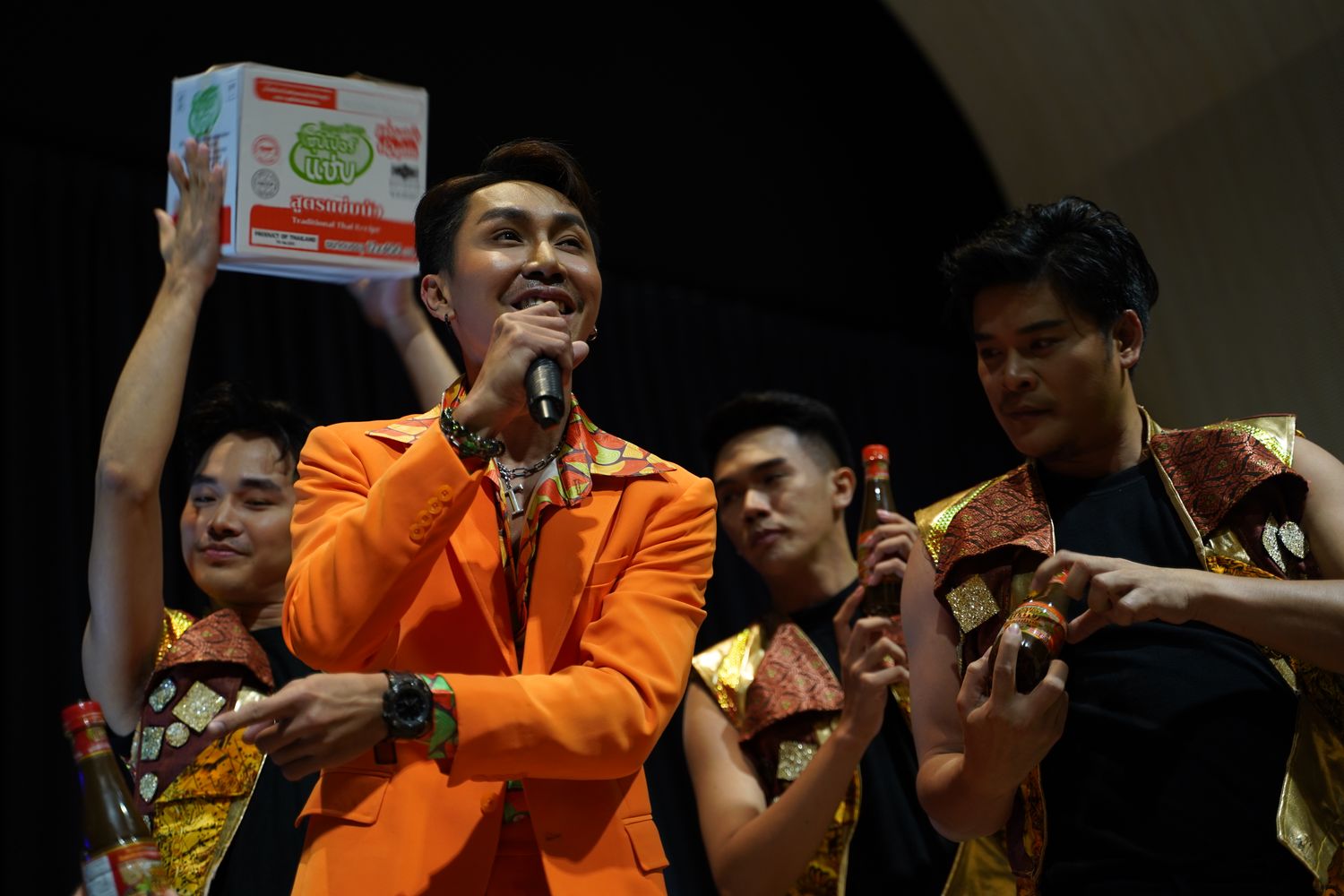 ตรี ชัยณรงค์ จัดแฟนมีตฉลองวันเกิด แฟนคลับเซอร์ไพรส์ชุดใหญ่ มาลัยหลักล้าน!! 