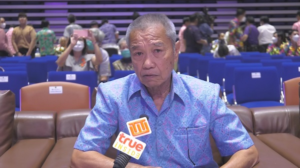 พ่อรอง เค้ามูลคดี 75 ปี ยังสนุกกับการทำงาน (มีคลิป) พ่อรอง เค้ามูลคดี 75 ปี ยังสนุกกับการทำงาน (มีคลิป)