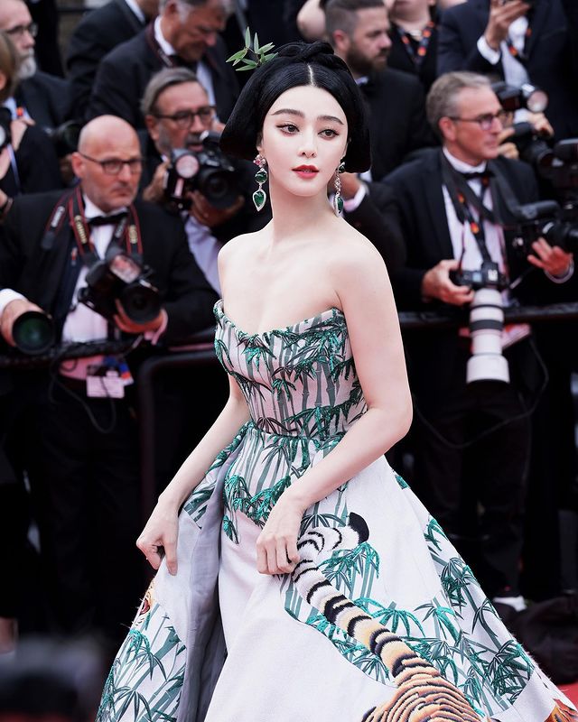 'ชมพู่ อารยา - ฟ่านปิงปิง'!! นำโผ Best Dress เมืองคานส์วันแรกของ Vogue Singapore